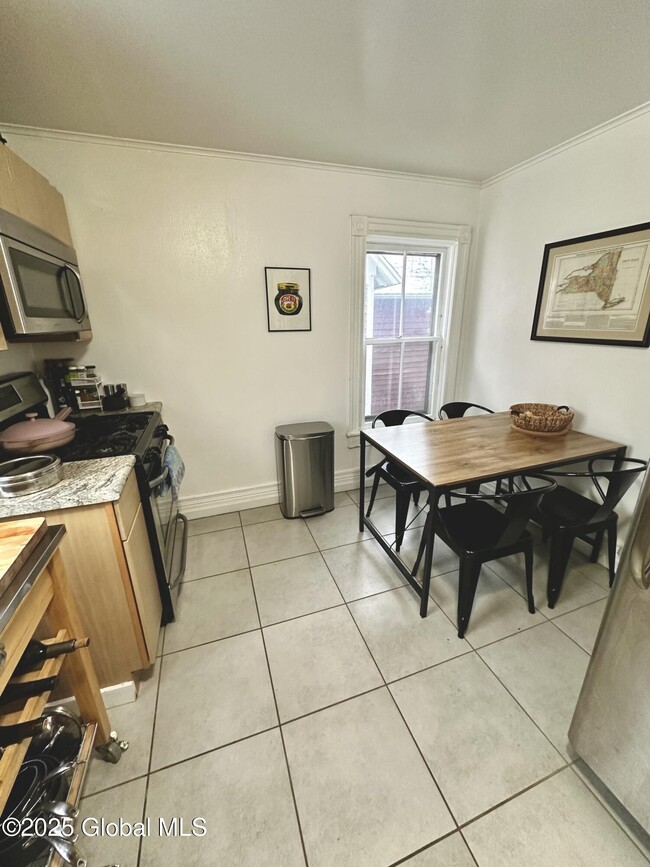 Foto del edificio - 305 Nelson Ave