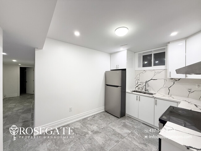 Building Photo - 2-Bedroom Basement Apartment with Parking, Locker & Dual Closets – Scarborough