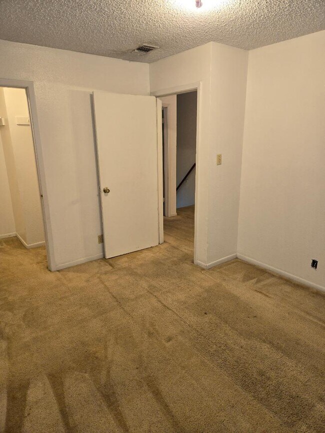 Foto del edificio - 127 Regency Ave