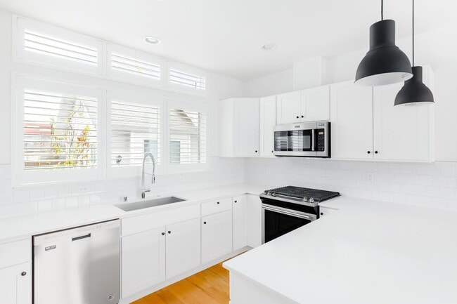 Building Photo - Gem in  Beacon Hill Neighborhood