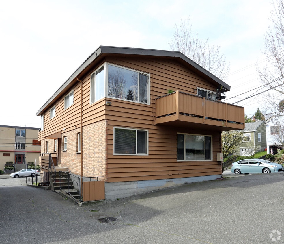 Building Photo - 3658 Phinney Ave N