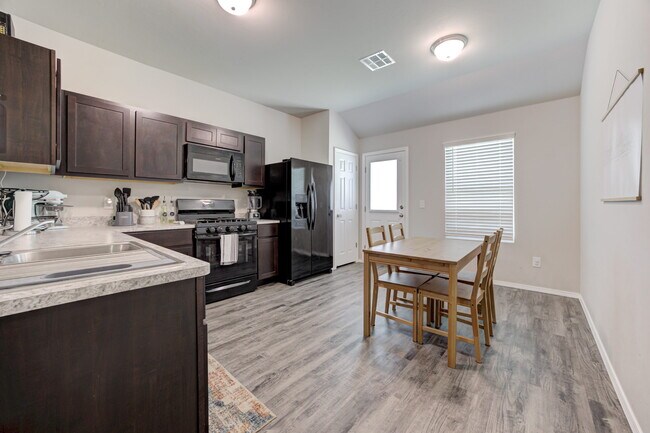 Building Photo - 1429 Quartz Pl