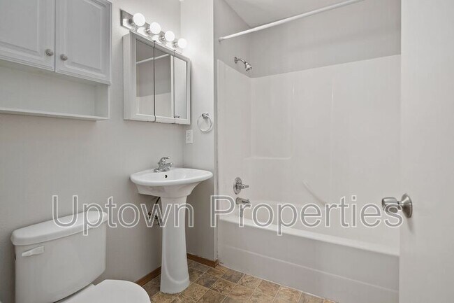 Building Photo - 7230 NE 18th Ave