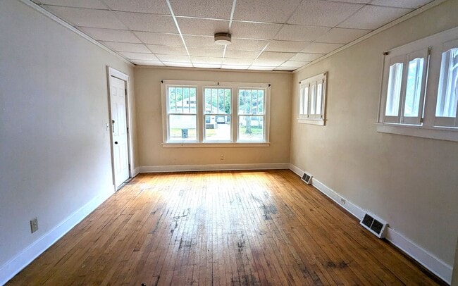 Building Photo - 1042 Ada Ave
