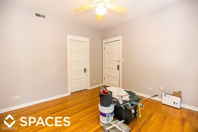 Building Photo - 3221 N Leavitt St