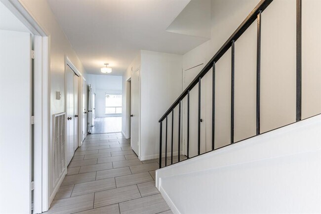 Building Photo - 106 Waters Edge