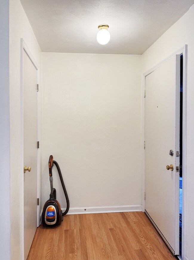 Foto del edificio - 909 Montgomery St NW