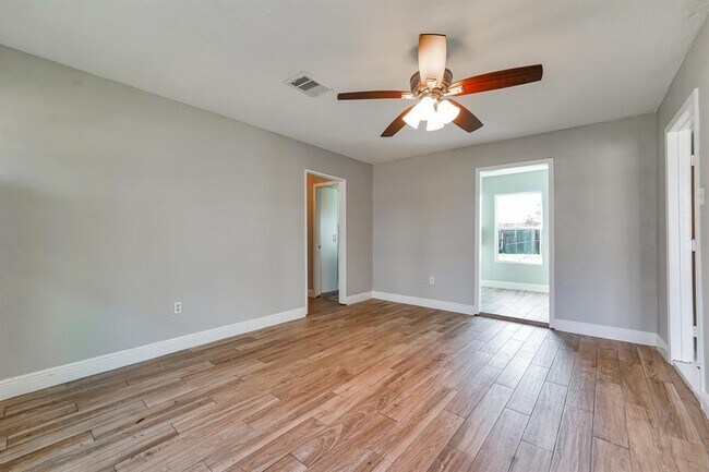 Foto del edificio - 5222 Pensdale St