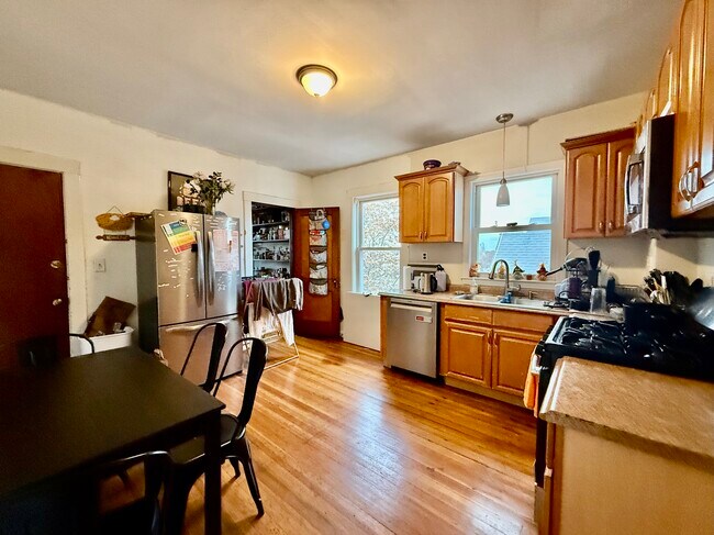 Foto del edificio - 27 Parker Hill Ave