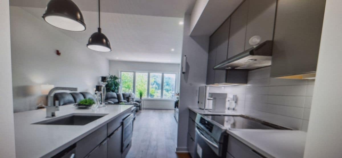 Building Photo - 411 Fairpoint St