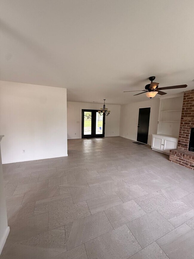 Foto del edificio - Prime Beaufort Location – 3BR/2BA | No HOA | Fenced Yard