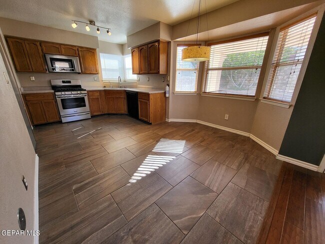 Building Photo - 7532 Plaza Taurina Dr