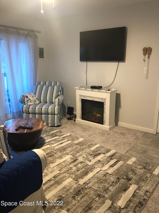 Foto del edificio - 115 E Colonial Ct