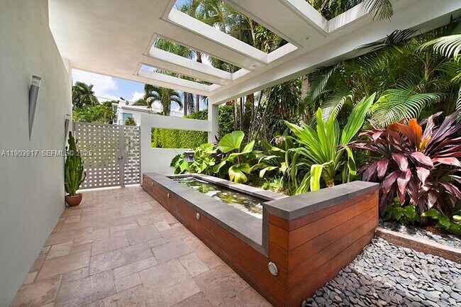 Foto del edificio - 405 E San Marino Dr