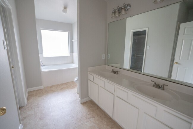 Foto del edificio - 20830 Balmoral Glen Ln