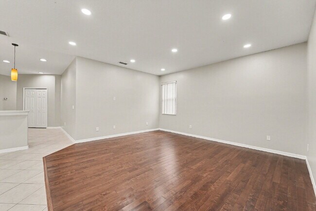 Building Photo - 2056 Clapper Tr