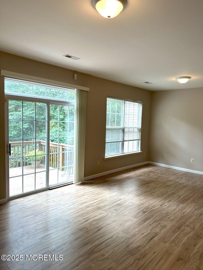Building Photo - 47 Poplar Ln