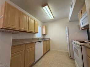 Building Photo - 8000 W Badura Ave