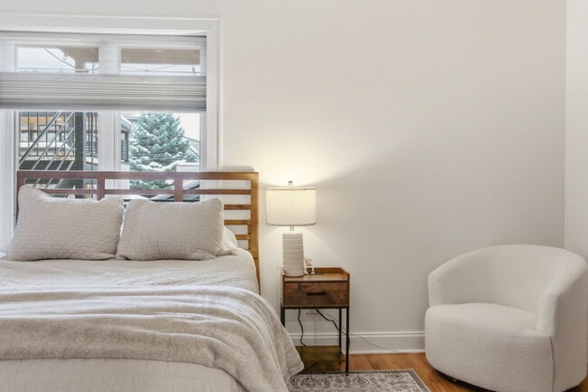 Foto del edificio - 2228 N Seeley Ave