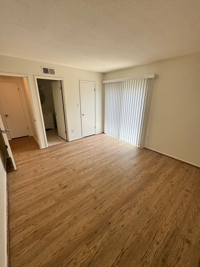 Foto del edificio - 2210-2212 E Avalon Ave