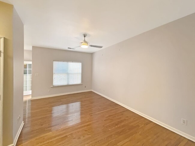 Building Photo - 2037 Lennox Square Rd