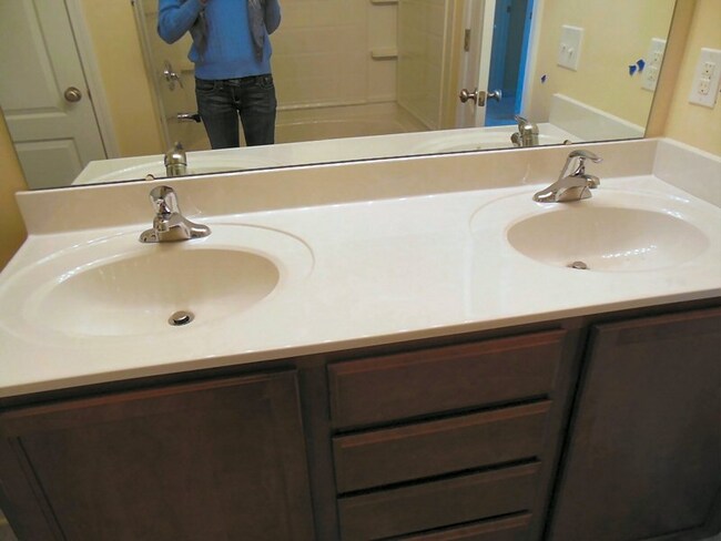 Foto del edificio - 9614 Drains Bay Ct