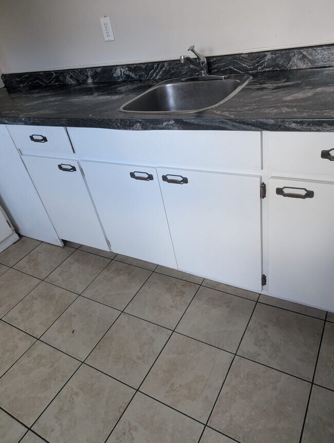 Photo du bâtiment - Cozy Comfort Awaits in This One-Bedroom Ch...