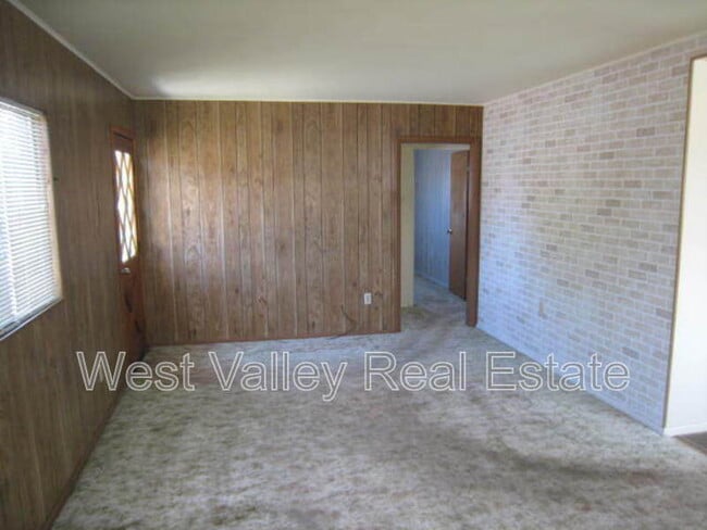 Building Photo - 414 S 10th St