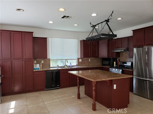 Foto del edificio - 7117 Silverwood Dr