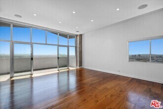 Building Photo - 1155 N La Cienega Blvd