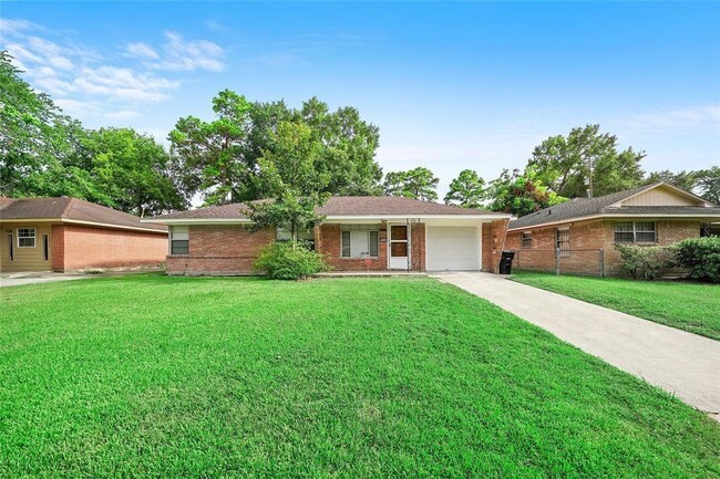 Building Photo - 7110 Lockern St