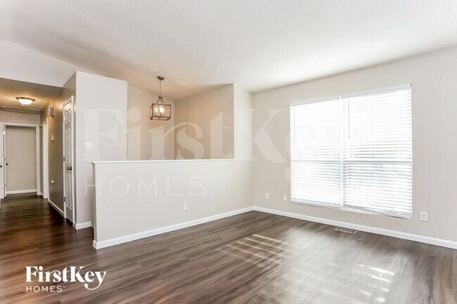 Foto del edificio - 2105 Barrington Ct S