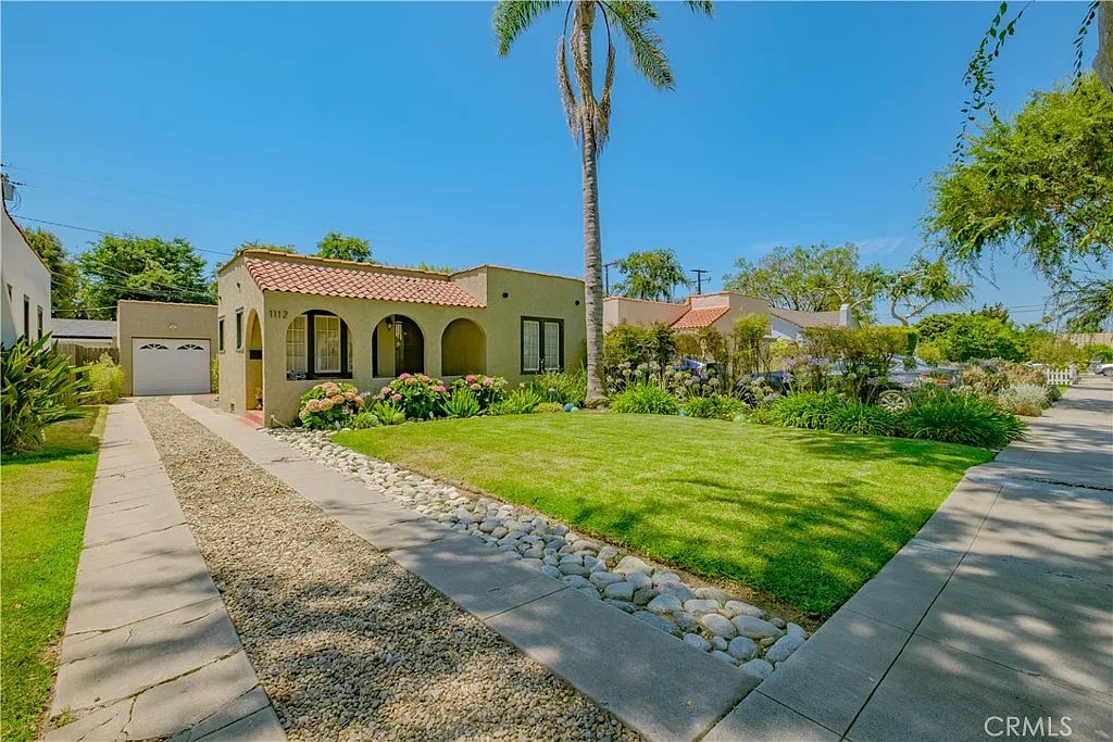 Foto principal - 1112 E Whiting Ave