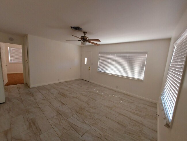 Building Photo - 2 Bedroom close to downtown