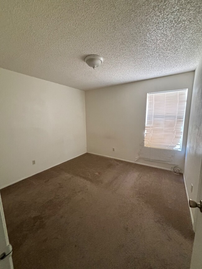 Building Photo - Charming 2 Bed, 2 Bath Apartment in the He...