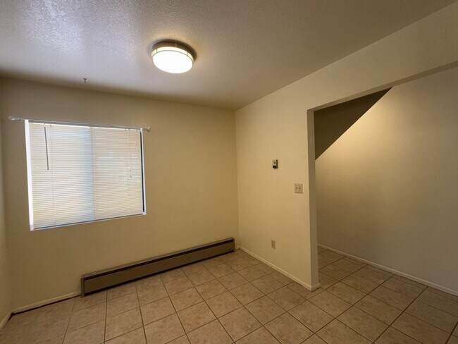 Foto del edificio - Large 2 bedroom 1.5 bath condo - Available Now!