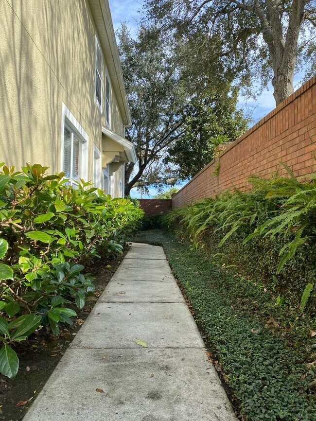Foto del edificio - MOVE-IN SPECIAL!!! Townhome 3 Bedroom/2.5 Bathroom in Winter Park in a gated community