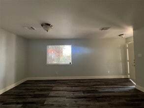 Building Photo - 11956 Chanteloup Dr