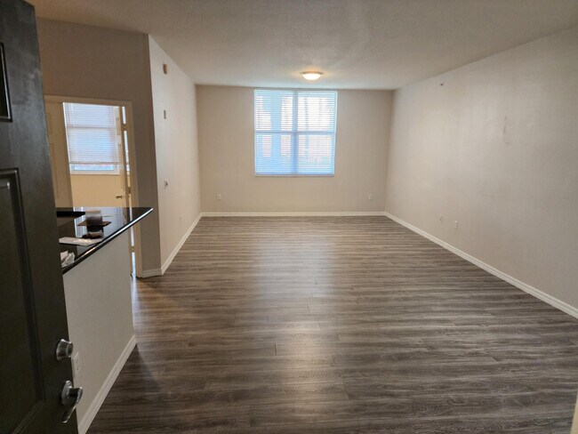 Foto del edificio - 2401 NE 65th St