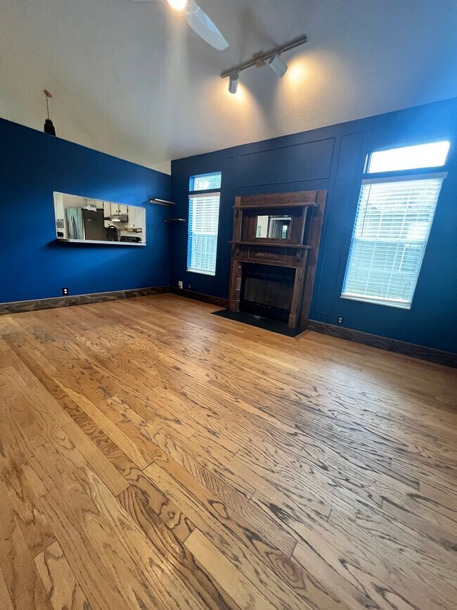 Foto del edificio - Comfort & Convenience Await in This 3 Bed, 2 Bath Farmingham Woods Home