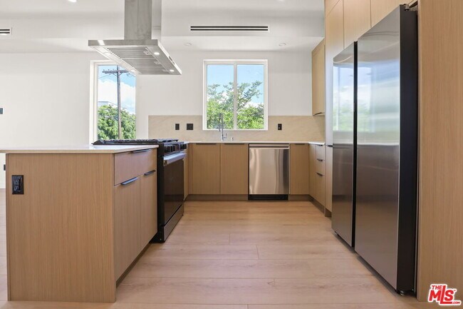 Foto del edificio - 2135 S Longwood Ave