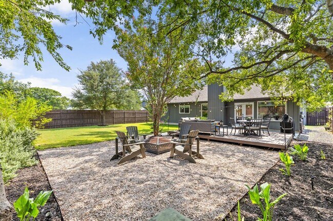 Foto del edificio - 8000 Treehouse Ln