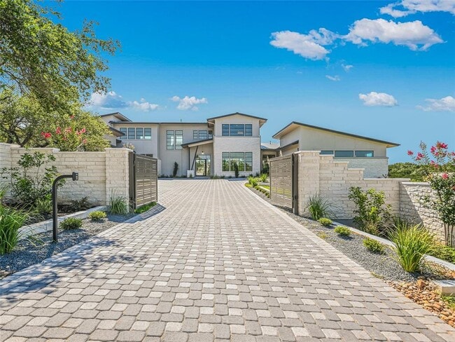 Building Photo - 400 Marly Way