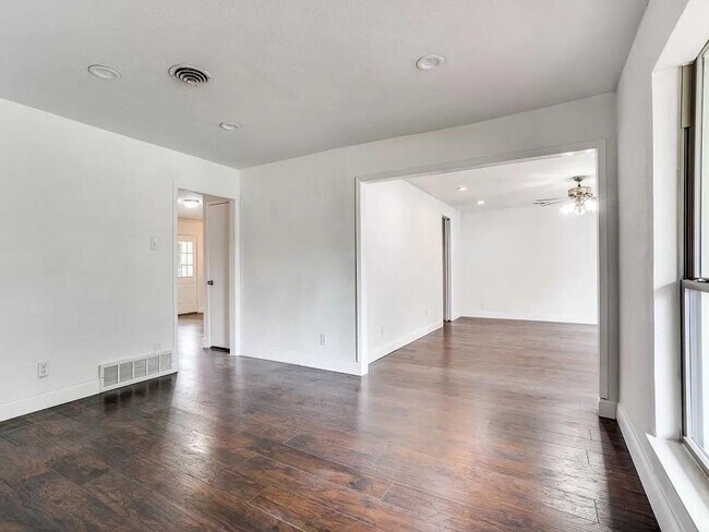 Building Photo - 1213 Dearborn Dr