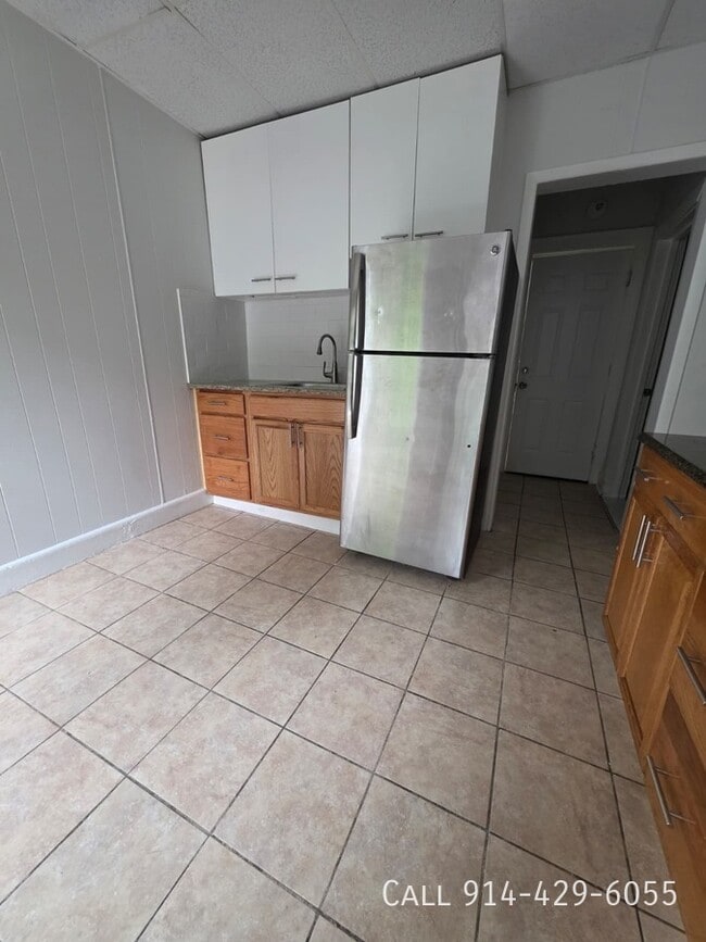 Building Photo - 143 Voss Ave