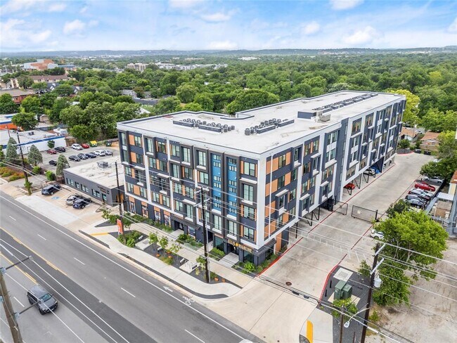 Foto del edificio - 6324 N Lamar Blvd