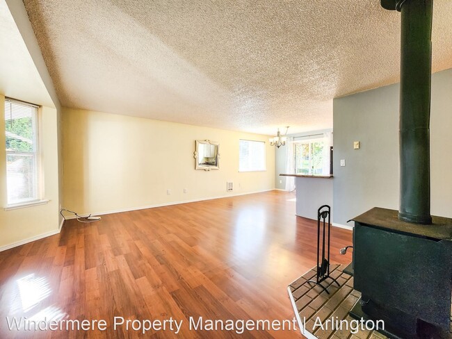 Foto del edificio - 2 br, 1 bath House - 16420 W Lake Goodwin Rd