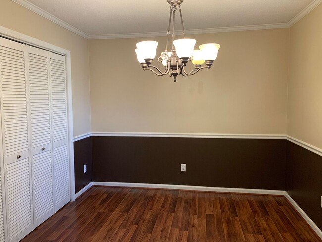 Foto del edificio - 2 BEDROOM CHARMER-PRIVATE PATIO- 2 brm  2....