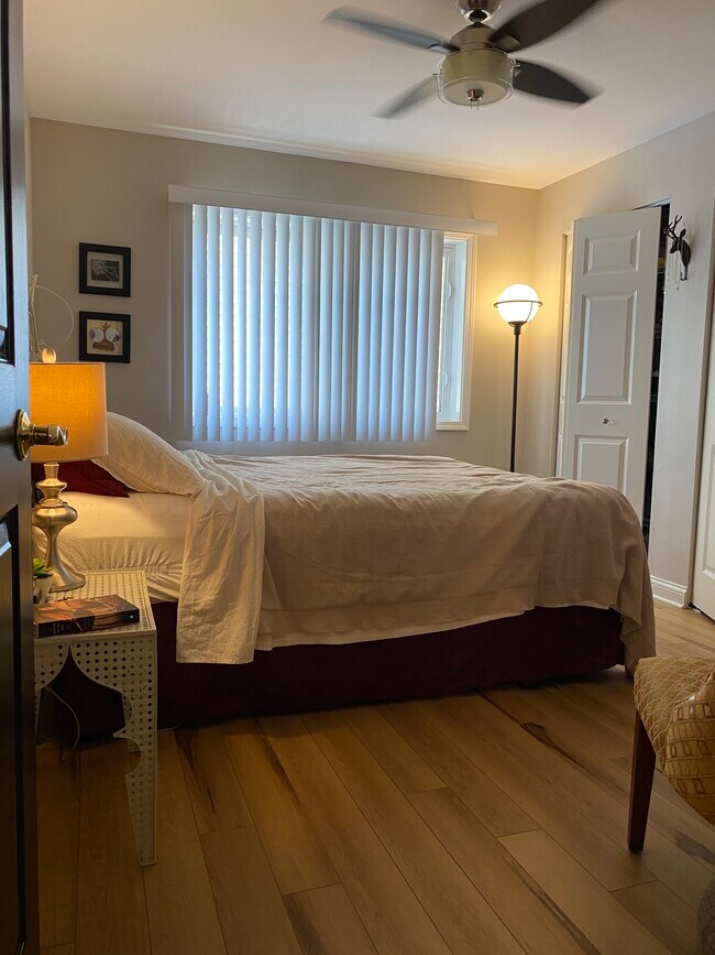 310 Lathrop Ave Unit 201, Forest Park, IL 60130 Condo for Rent in