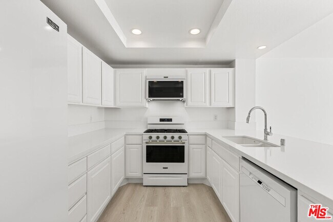 Foto del edificio - 4240 Lost Hills Rd